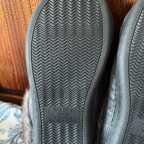 Dena Lives Ultra Soft Comfort Memory Foam Slippers, new with tag, womens 7-8 - Picture 7 of 8